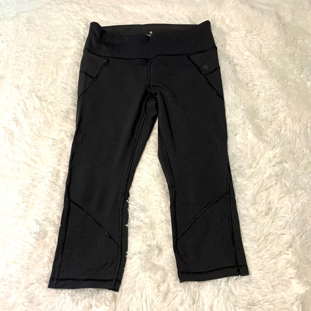 Athleta Midrise Workout Crops, Size MP, Black